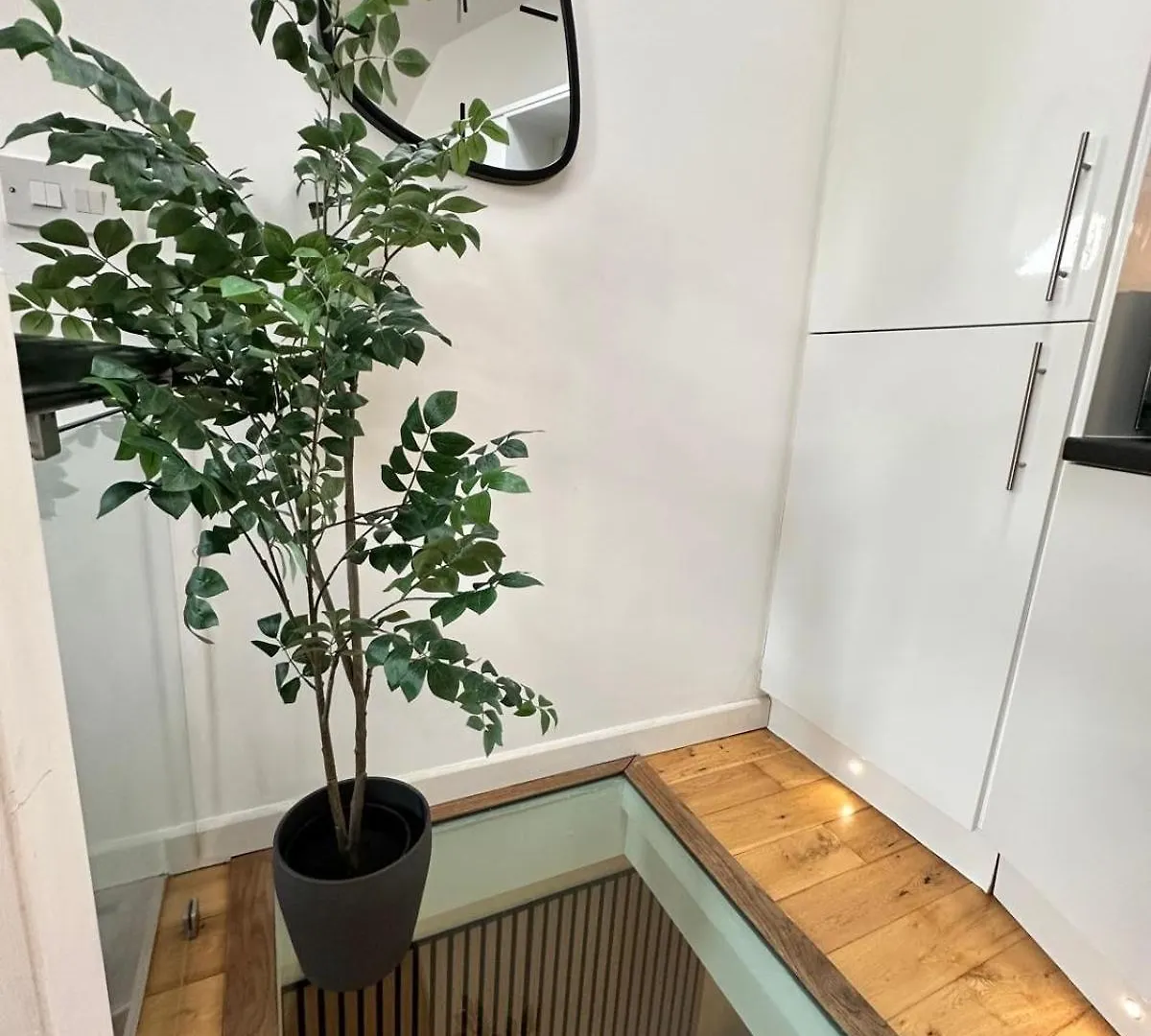 Central Cardiff, Entire House